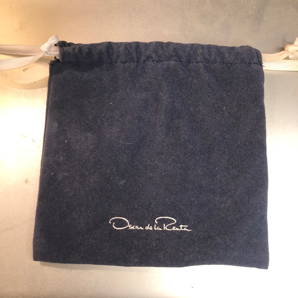Oscar de la Renta Blue Velvet Pouch. 6” jewelry bag